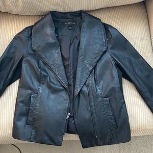 Genuine leather shell cropped jacket.